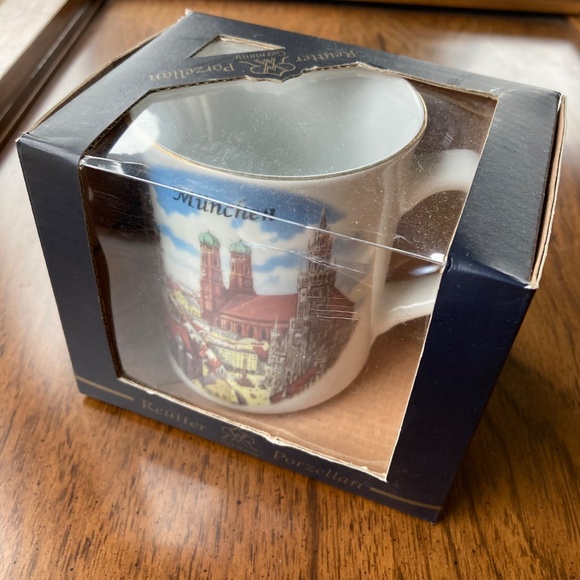Souvenir Mug Munich Germany Reutter Porzellan Frauenkirche Cathedral Munchen - Picture 3 of 8